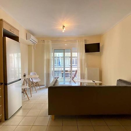 Nikitas' Apartment By The Tube Atene Esterno foto