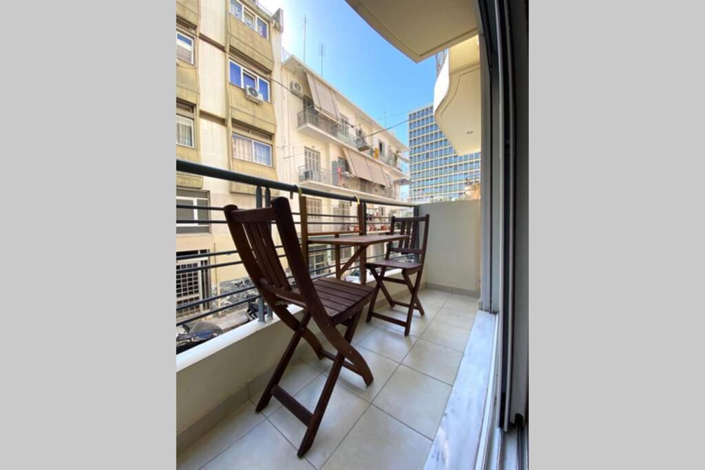 Nikitas' Apartment By The Tube Atene Esterno foto