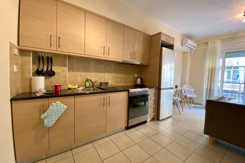 Nikitas' Apartment By The Tube Atene Esterno foto